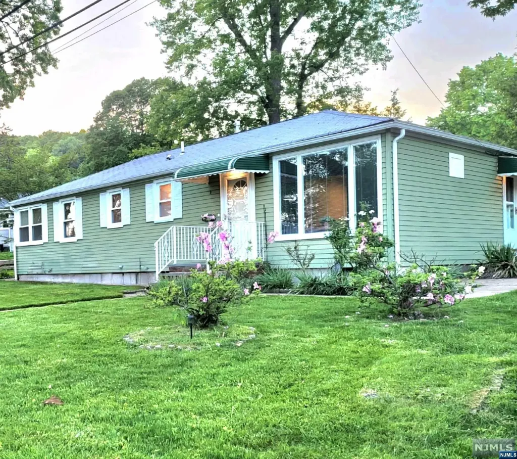 8 Henoch Avenue Clifton NJ 07013