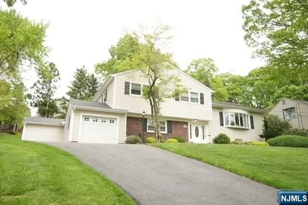 28 Kearney Terrace Livingston NJ 07039