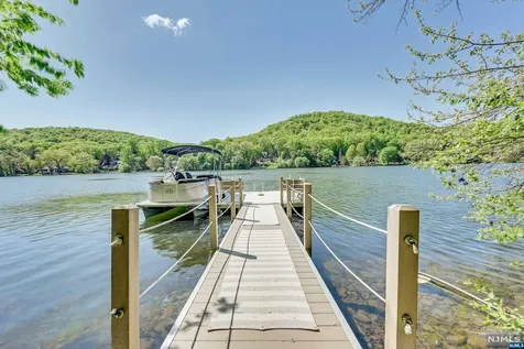 3 E Shore Road Bloomingdale NJ 07403