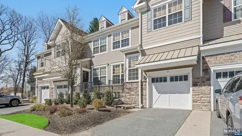 32 Pineview Drive Waldwick NJ 07463