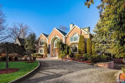 113 Pershing Road Englewood Cliffs NJ 07632