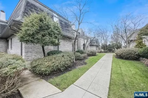 10 Fallsbridge Drive Totowa NJ 07512