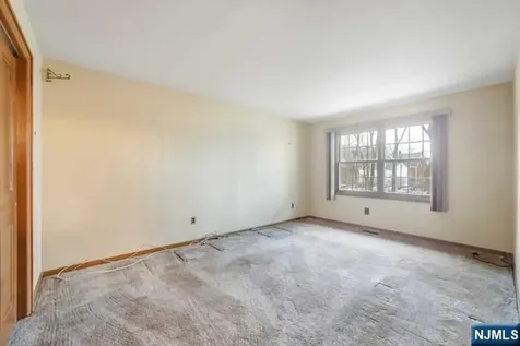 10 Fallsbridge Drive Totowa NJ 07512