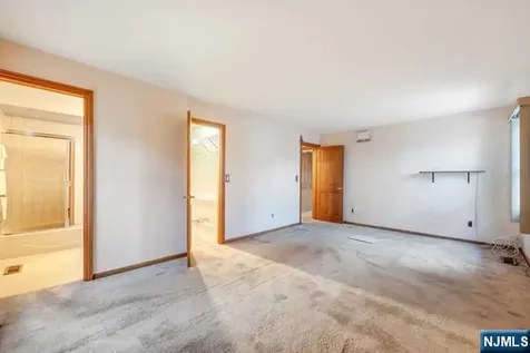 10 Fallsbridge Drive Totowa NJ 07512