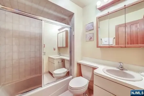 10 Fallsbridge Drive Totowa NJ 07512