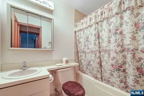 10 Fallsbridge Drive Totowa NJ 07512