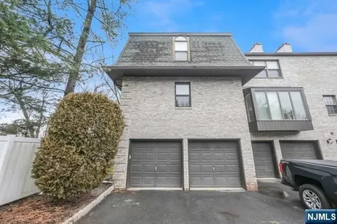 10 Fallsbridge Drive Totowa NJ 07512