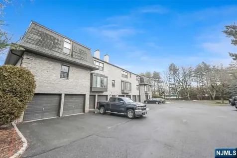 10 Fallsbridge Drive Totowa NJ 07512