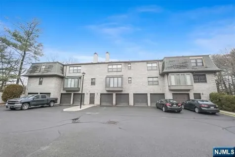 10 Fallsbridge Drive Totowa NJ 07512
