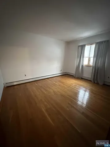 13 Susan Court Elmwood Park NJ 07407