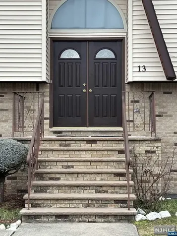 13 Susan Court Elmwood Park NJ 07407