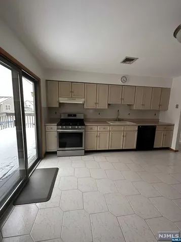 13 Susan Court Elmwood Park NJ 07407