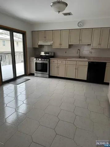 13 Susan Court Elmwood Park NJ 07407