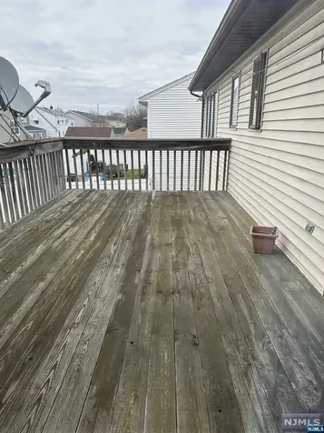 13 Susan Court Elmwood Park NJ 07407