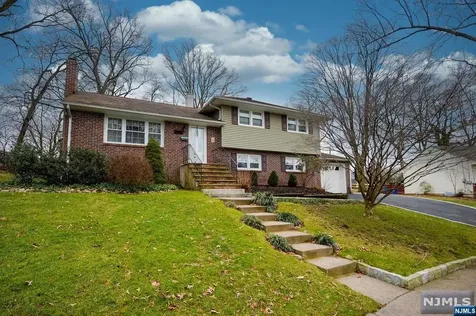 15 Crest Drive Midland Park NJ 07432