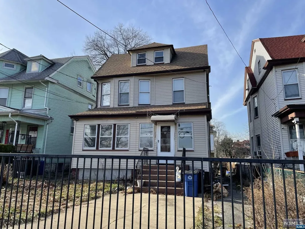 734 Ridge Street Newark NJ 07104