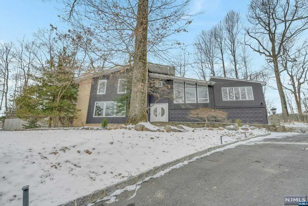 643 Primrose Lane River Vale NJ 07675