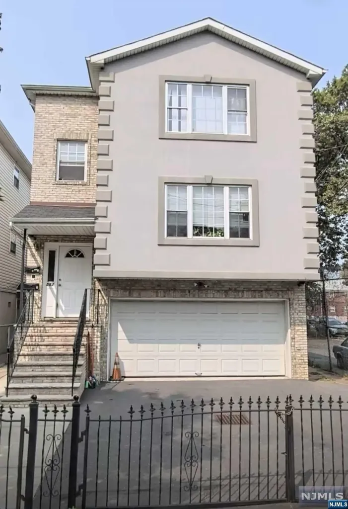 582-584 3rd Street Newark NJ 07107