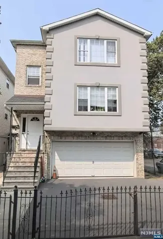 582-584 3rd Street Newark NJ 07107