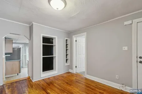 86 Steuben Street East Orange NJ 07018