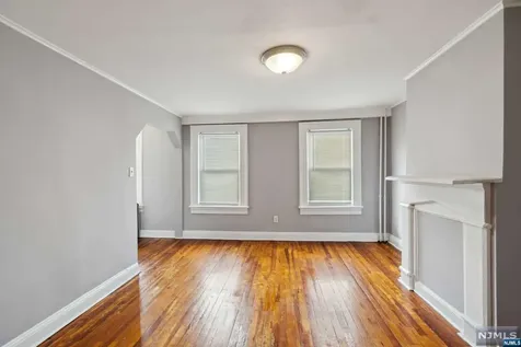 86 Steuben Street East Orange NJ 07018