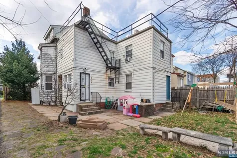 86 Steuben Street East Orange NJ 07018