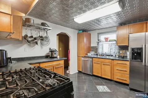86 Steuben Street East Orange NJ 07018