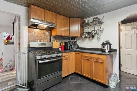 86 Steuben Street East Orange NJ 07018