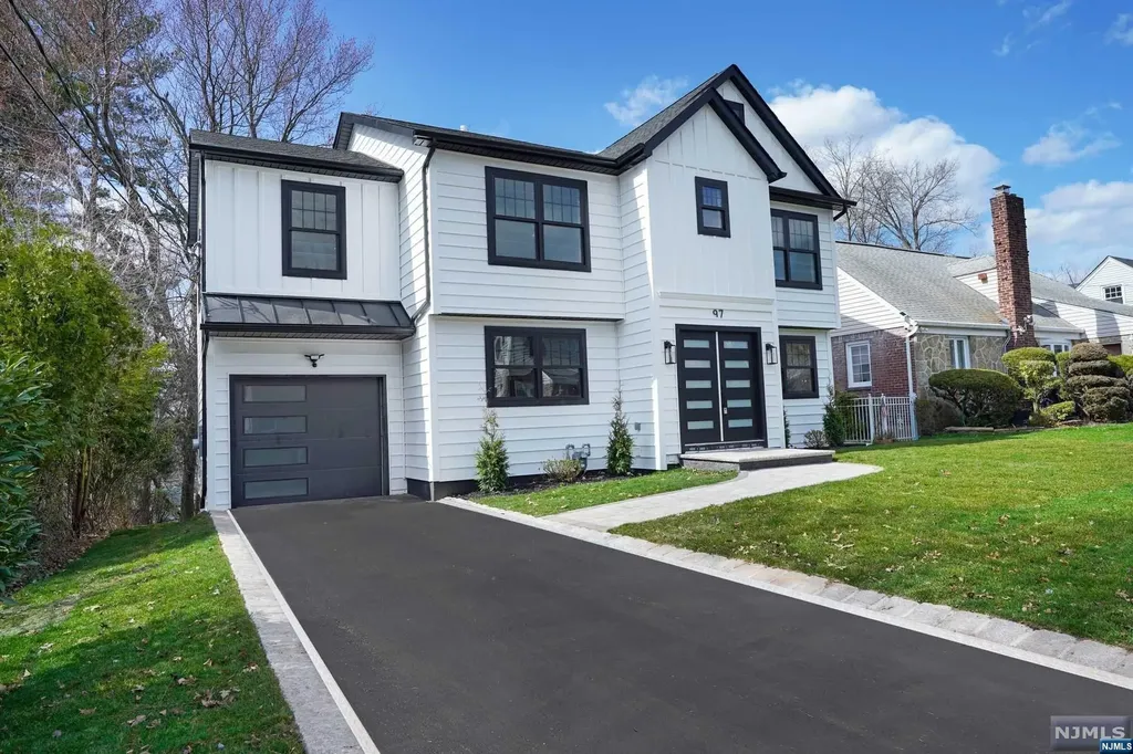 97 Lakeview Street River Edge NJ 07661