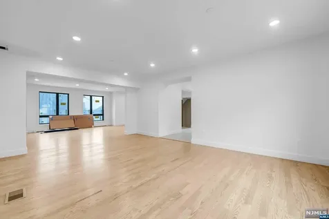 109 Henry Avenue Palisades Park NJ 07650