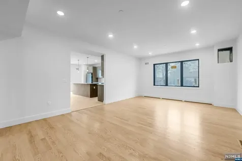 109 Henry Avenue Palisades Park NJ 07650