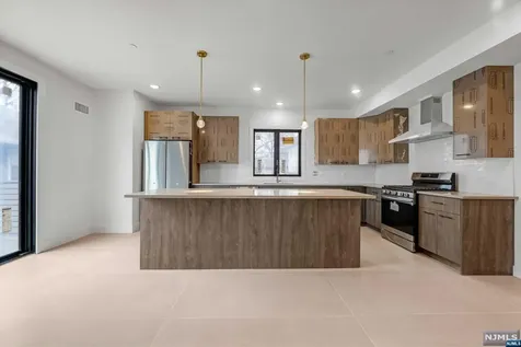 109 Henry Avenue Palisades Park NJ 07650