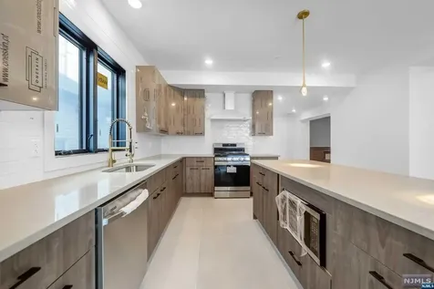 109 Henry Avenue Palisades Park NJ 07650