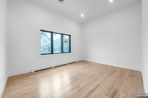109 Henry Avenue Palisades Park NJ 07650