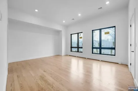 109 Henry Avenue Palisades Park NJ 07650