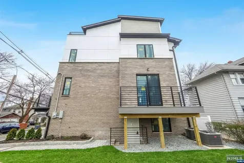 109 Henry Avenue Palisades Park NJ 07650