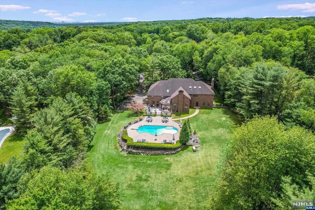 11 Eckert Farm Road Saddle River NJ 07458