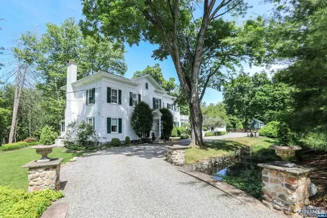 31 Long Hill Road Oakland NJ 07436
