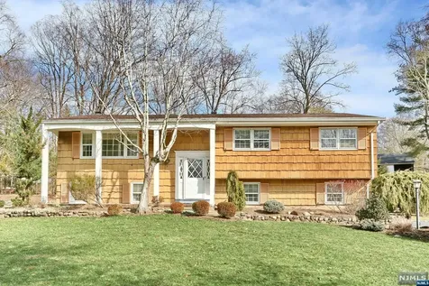 16 Country Lane Hillsdale NJ 07642
