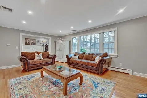 697 Knollwood Road Franklin Lakes NJ 07417