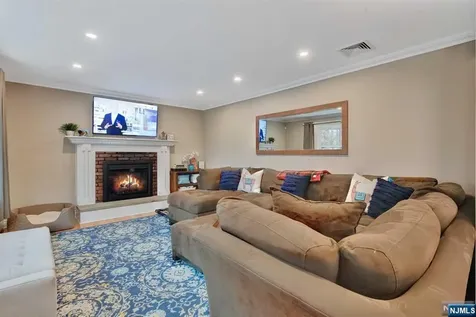 697 Knollwood Road Franklin Lakes NJ 07417