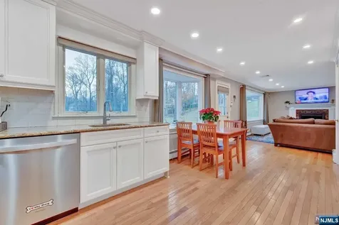 697 Knollwood Road Franklin Lakes NJ 07417