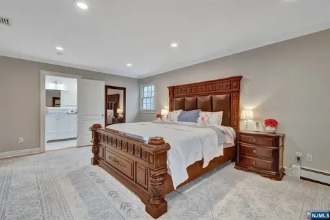 697 Knollwood Road Franklin Lakes NJ 07417
