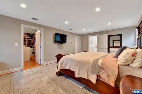 697 Knollwood Road Franklin Lakes NJ 07417