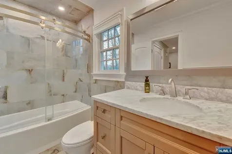 697 Knollwood Road Franklin Lakes NJ 07417