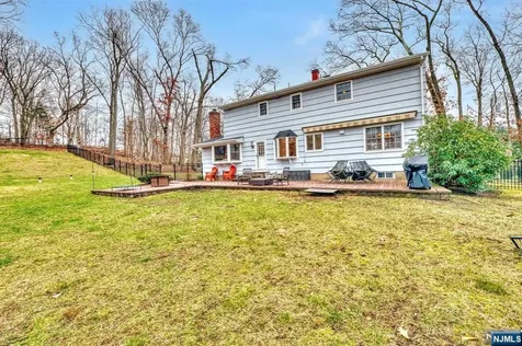 697 Knollwood Road Franklin Lakes NJ 07417