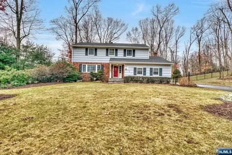 697 Knollwood Road Franklin Lakes NJ 07417