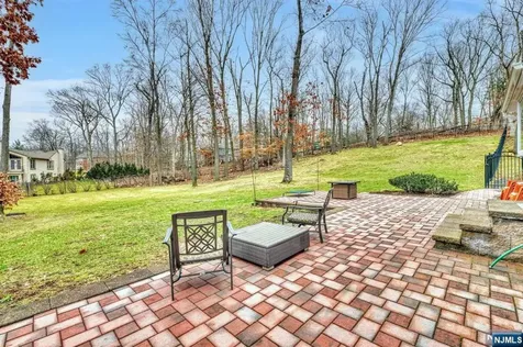 697 Knollwood Road Franklin Lakes NJ 07417