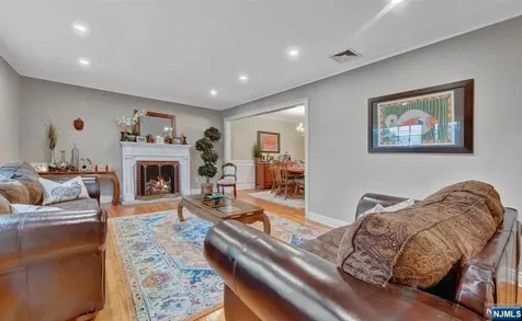 697 Knollwood Road Franklin Lakes NJ 07417