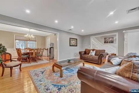 697 Knollwood Road Franklin Lakes NJ 07417
